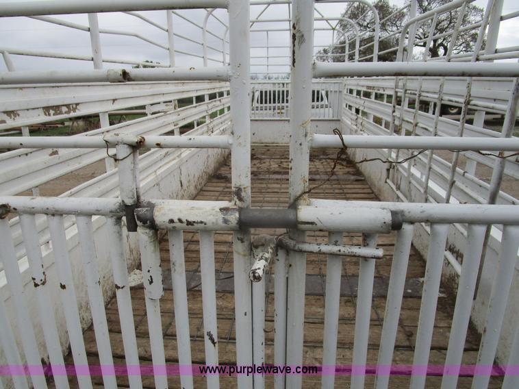 image for item D2411 1972 Gooseneck 7220 stock trailer