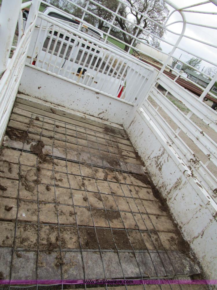 image for item D2411 1972 Gooseneck 7220 stock trailer