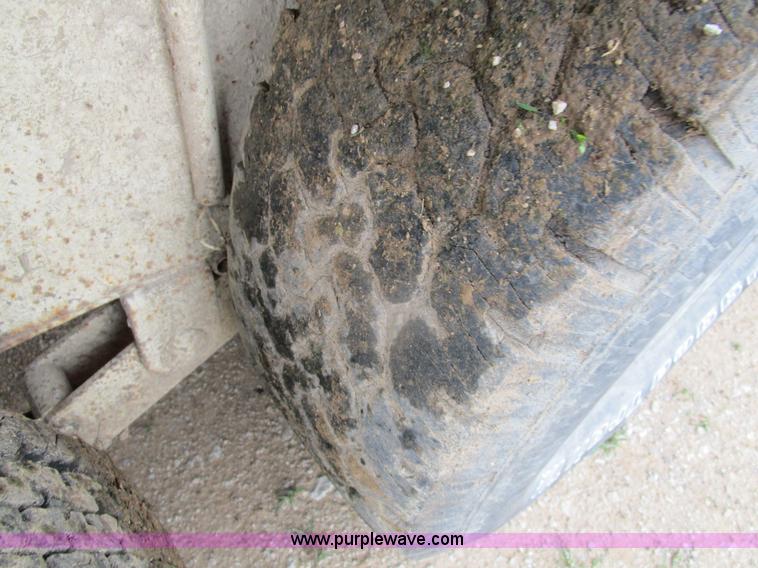 image for item D2411 1972 Gooseneck 7220 stock trailer