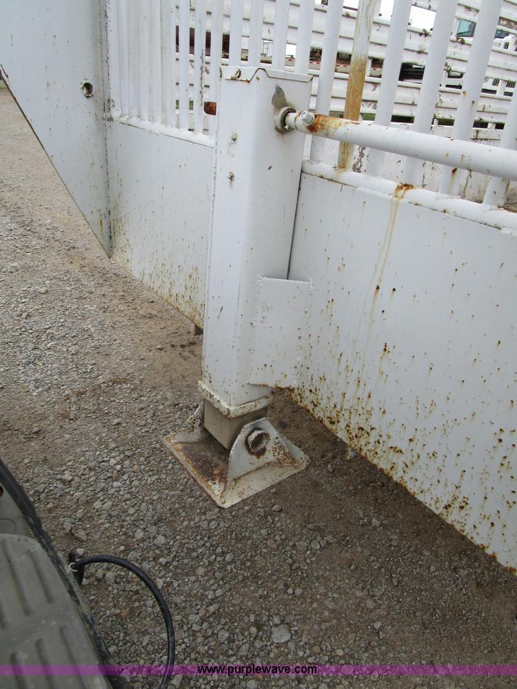 image for item D2411 1972 Gooseneck 7220 stock trailer