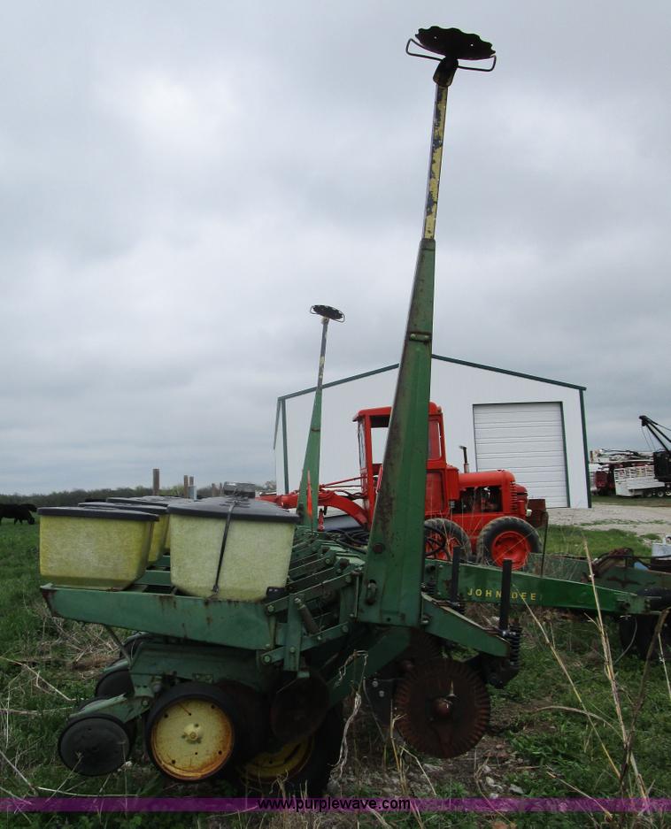 image for item D2412 John Deere 7000 planter