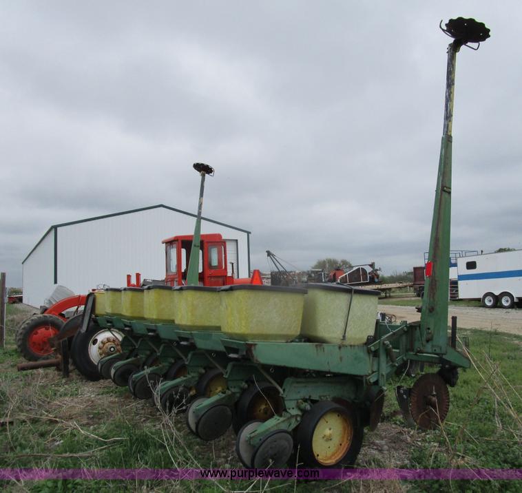 image for item D2412 John Deere 7000 planter