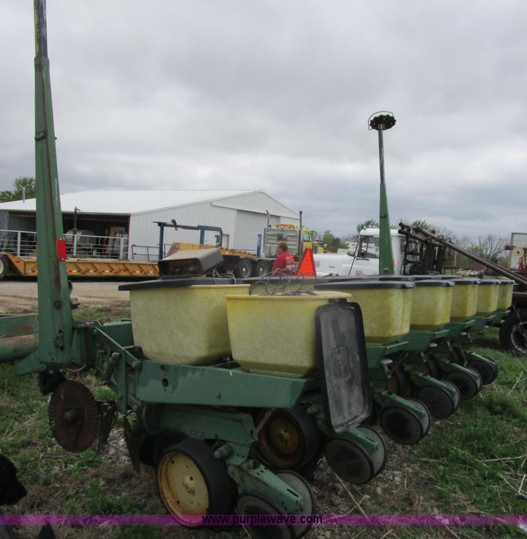 image for item D2412 John Deere 7000 planter