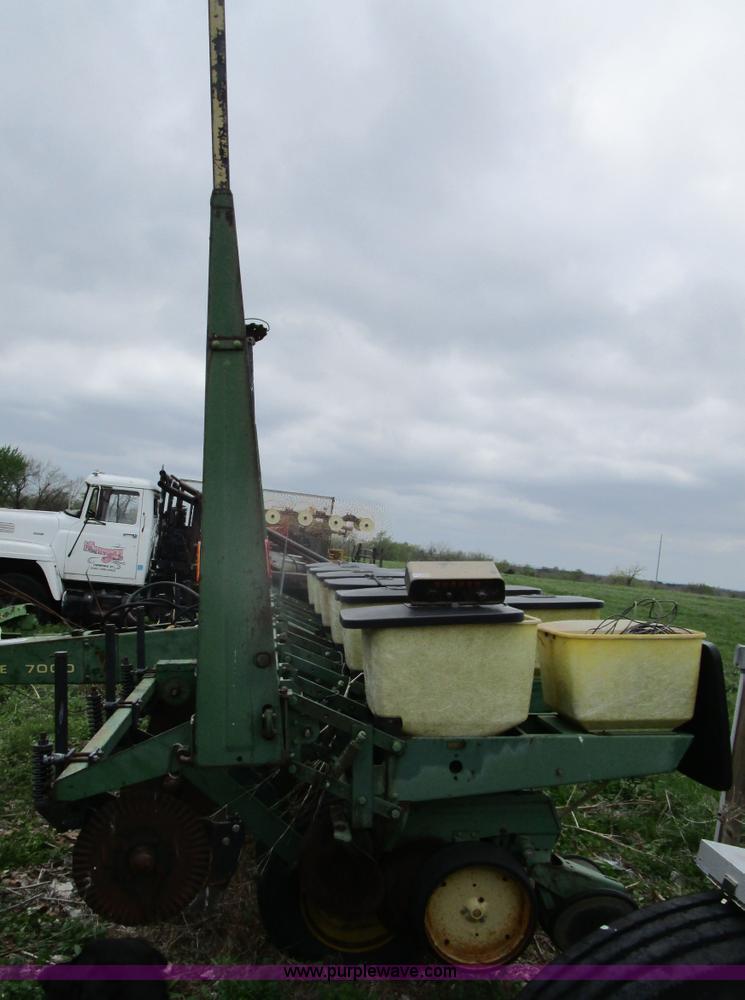 image for item D2412 John Deere 7000 planter