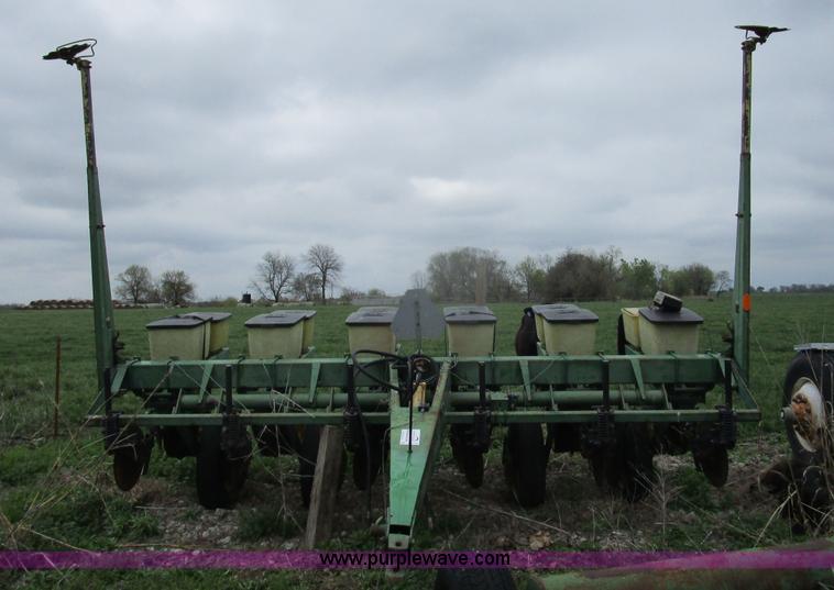 image for item D2412 John Deere 7000 planter