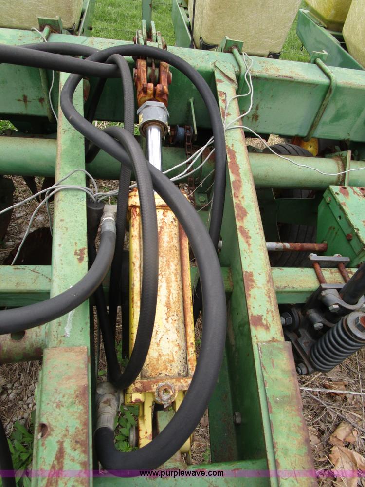 image for item D2412 John Deere 7000 planter