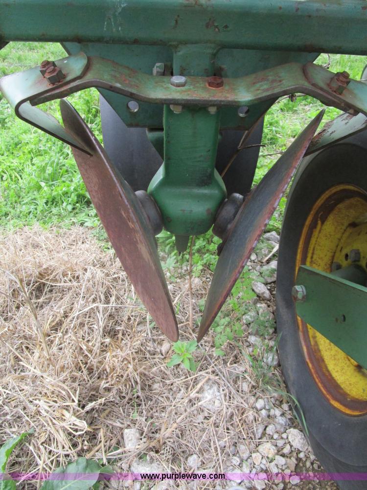 image for item D2412 John Deere 7000 planter