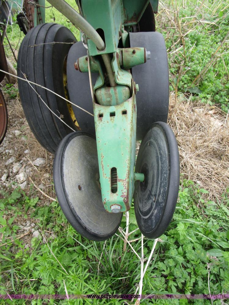 image for item D2412 John Deere 7000 planter