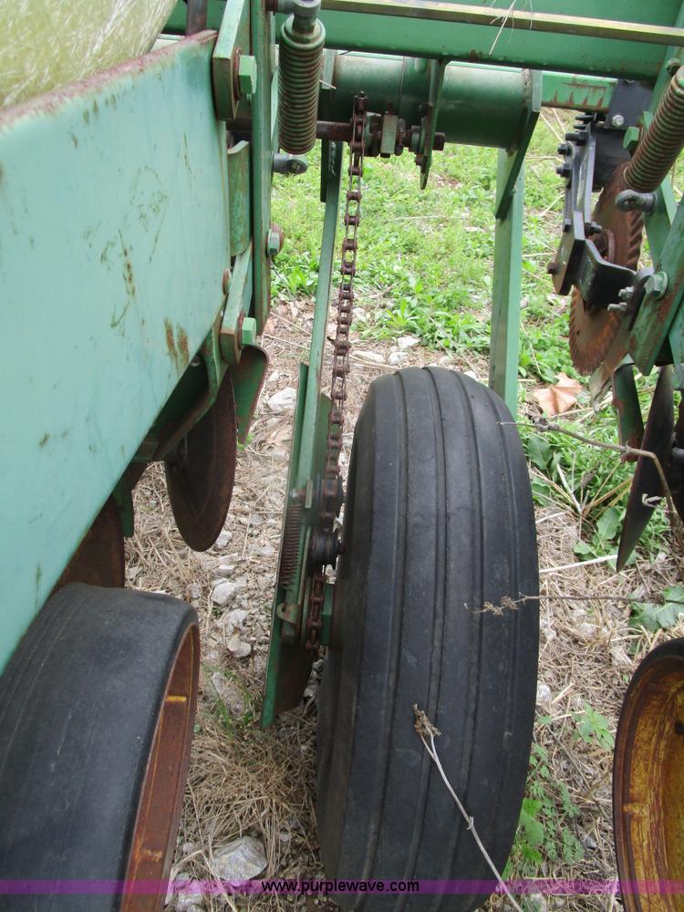 image for item D2412 John Deere 7000 planter