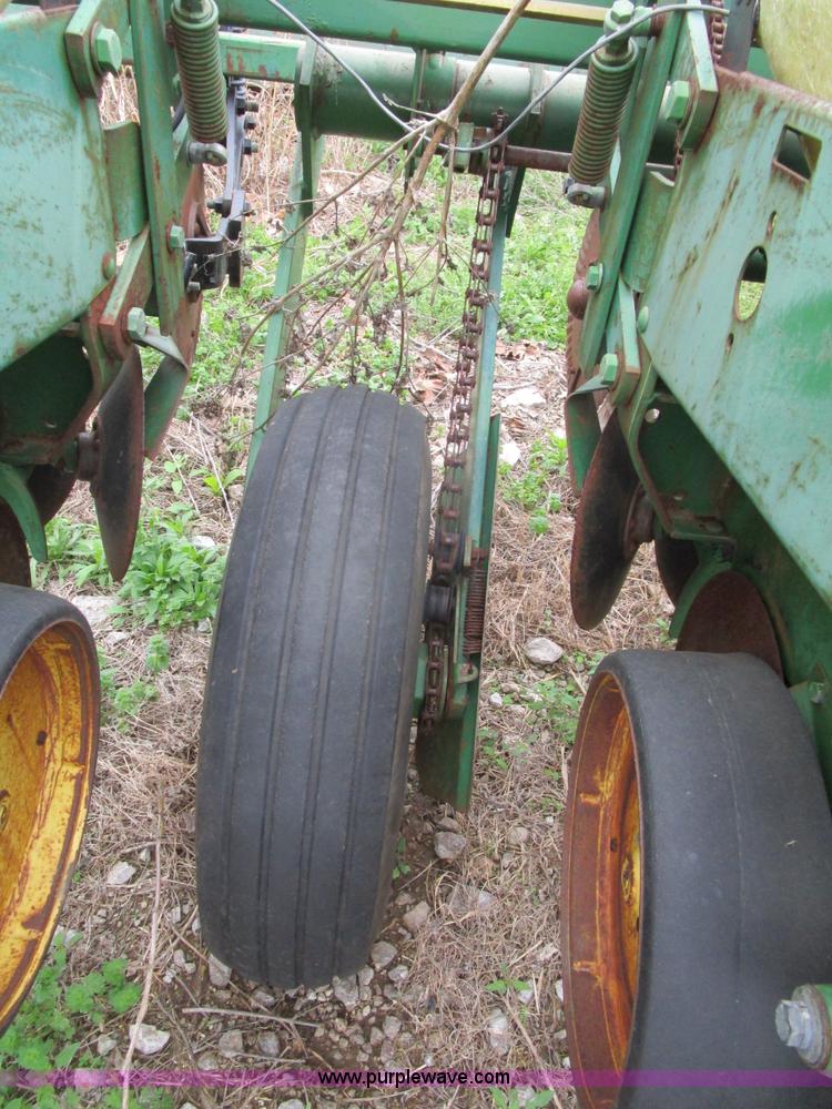 image for item D2412 John Deere 7000 planter