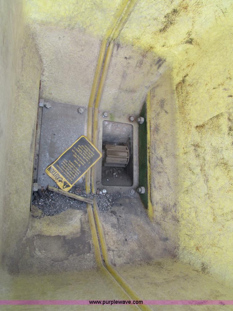 image for item D2412 John Deere 7000 planter