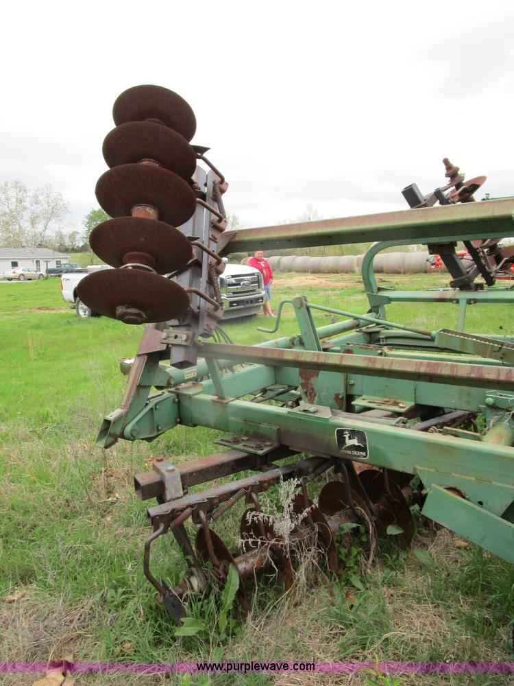 image for item D2413 John Deere 235 disk