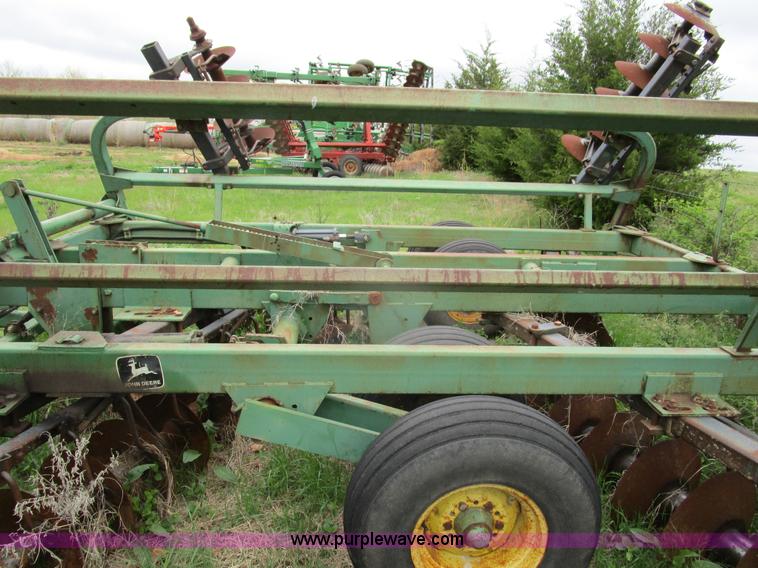image for item D2413 John Deere 235 disk