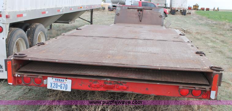 image for item H1529 1992 Wilson Muv-All drop deck trailer