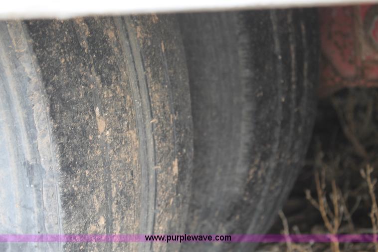 image for item H1529 1992 Wilson Muv-All drop deck trailer