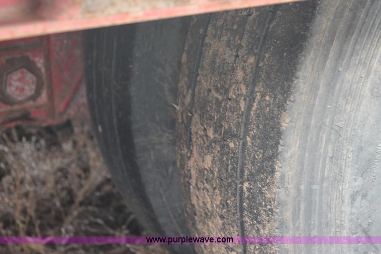 image for item H1529 1992 Wilson Muv-All drop deck trailer