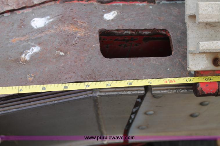 image for item H1529 1992 Wilson Muv-All drop deck trailer