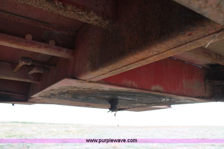 image for item H1529 1992 Wilson Muv-All drop deck trailer