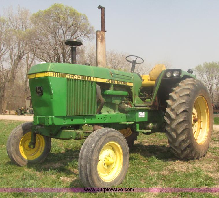 image for item H4677 1979 John Deere 4040 row crop tractor