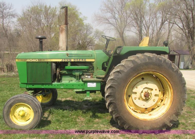 image for item H4677 1979 John Deere 4040 row crop tractor