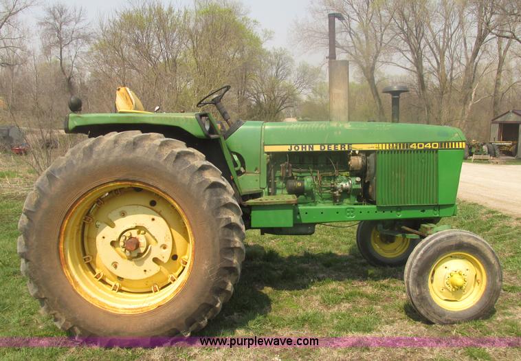 image for item H4677 1979 John Deere 4040 row crop tractor