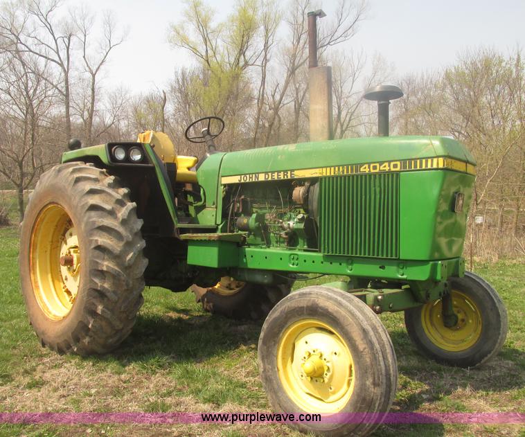 image for item H4677 1979 John Deere 4040 row crop tractor