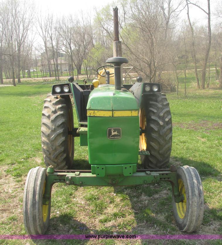 image for item H4677 1979 John Deere 4040 row crop tractor