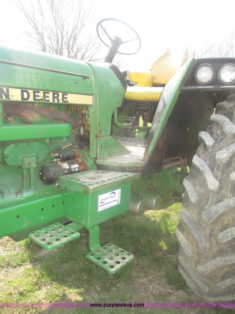 image for item H4677 1979 John Deere 4040 row crop tractor