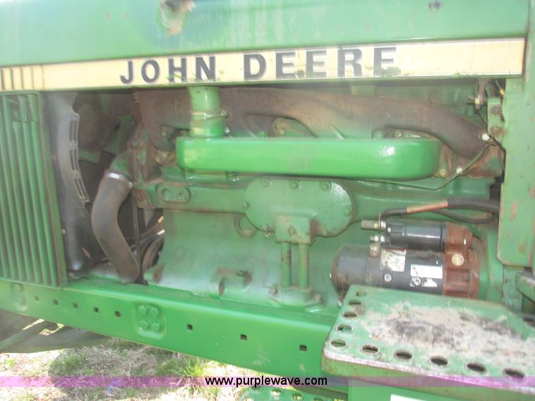 image for item H4677 1979 John Deere 4040 row crop tractor