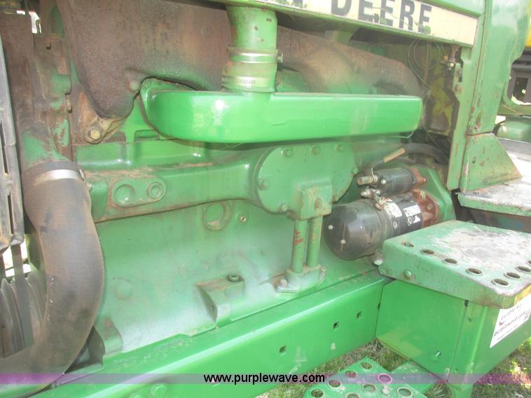 image for item H4677 1979 John Deere 4040 row crop tractor