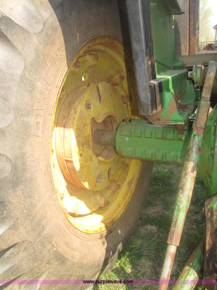 image for item H4677 1979 John Deere 4040 row crop tractor