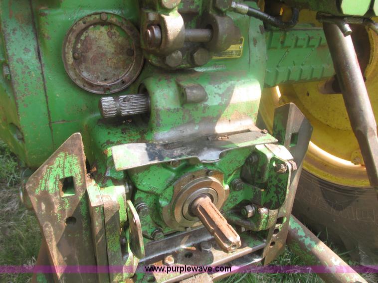 image for item H4677 1979 John Deere 4040 row crop tractor