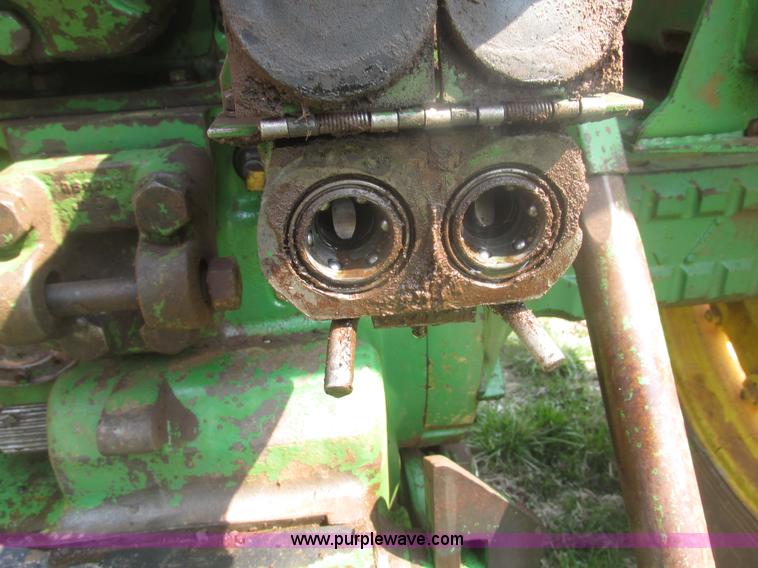 image for item H4677 1979 John Deere 4040 row crop tractor