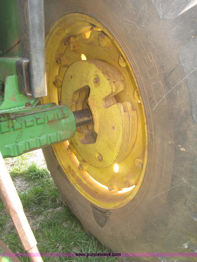 image for item H4677 1979 John Deere 4040 row crop tractor