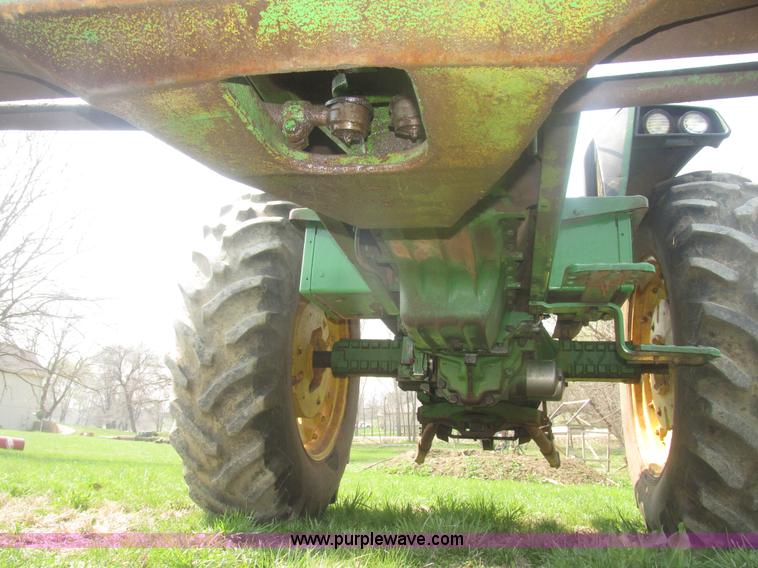 image for item H4677 1979 John Deere 4040 row crop tractor