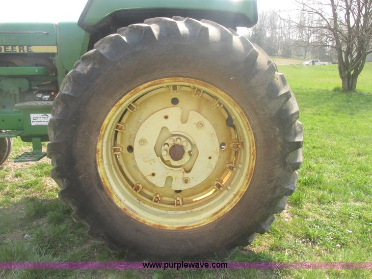image for item H4677 1979 John Deere 4040 row crop tractor
