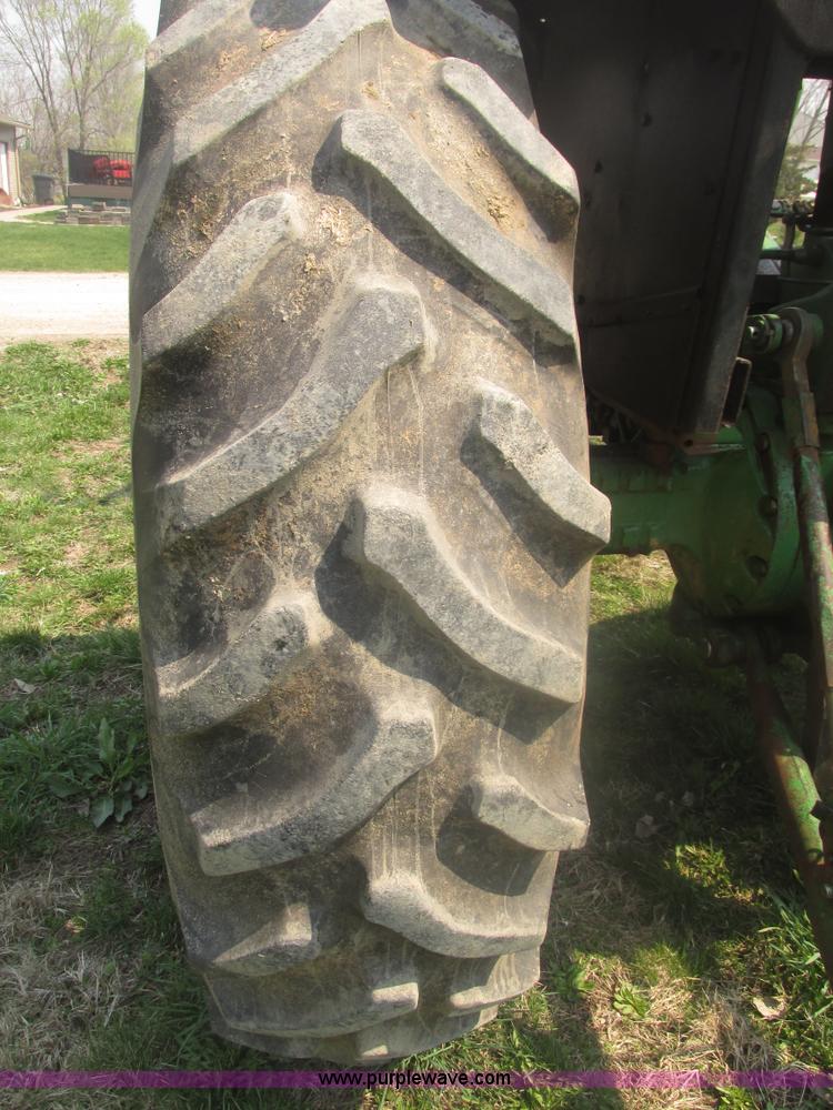 image for item H4677 1979 John Deere 4040 row crop tractor