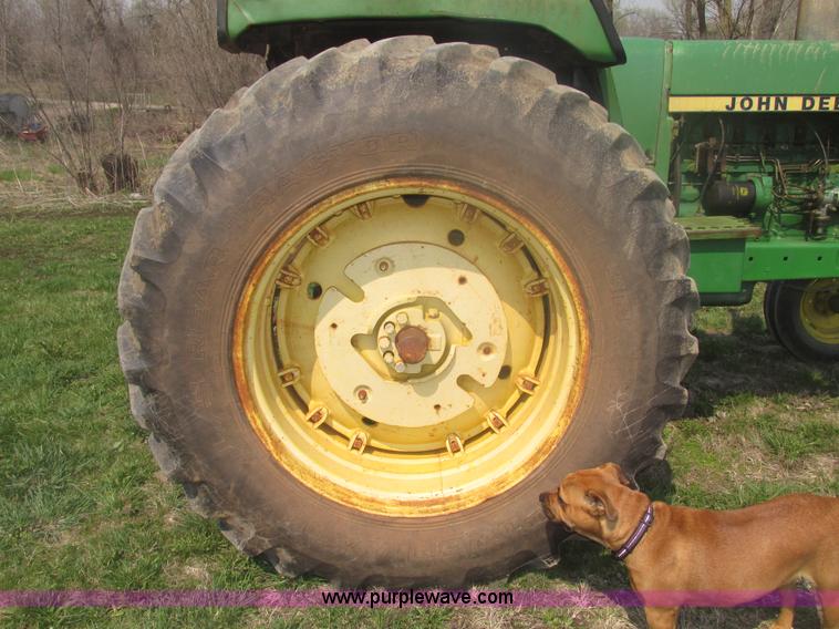 image for item H4677 1979 John Deere 4040 row crop tractor