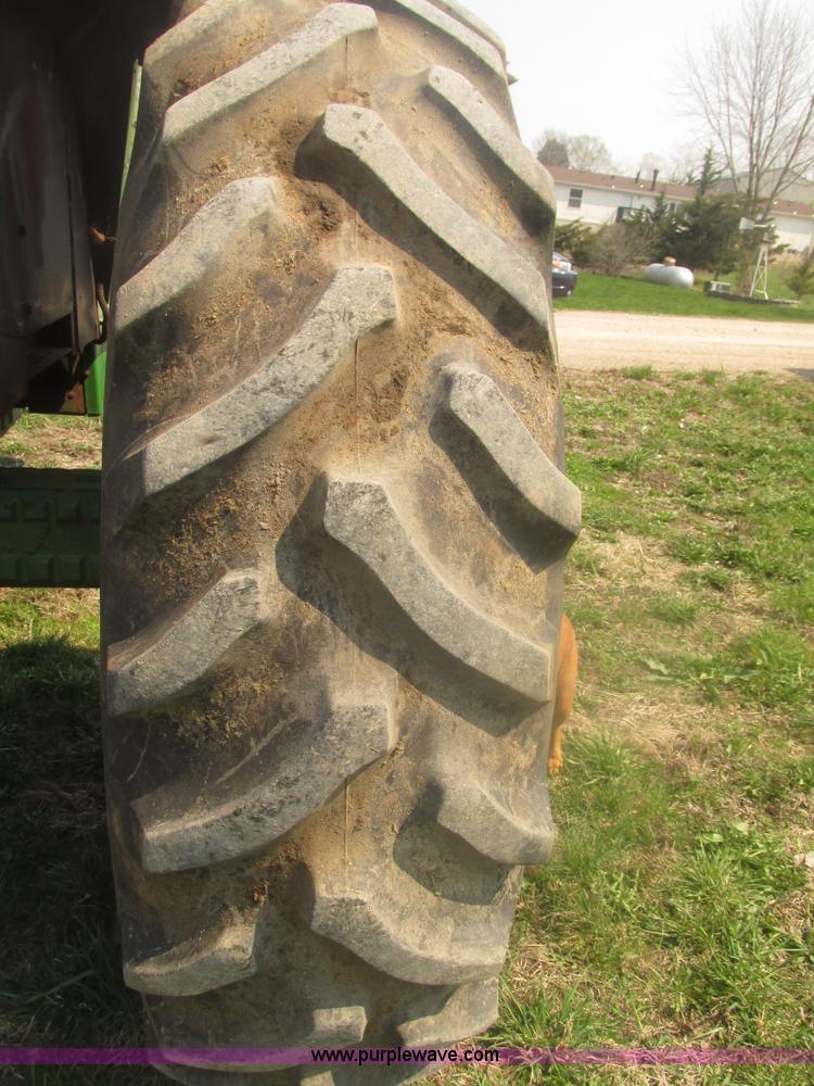 image for item H4677 1979 John Deere 4040 row crop tractor