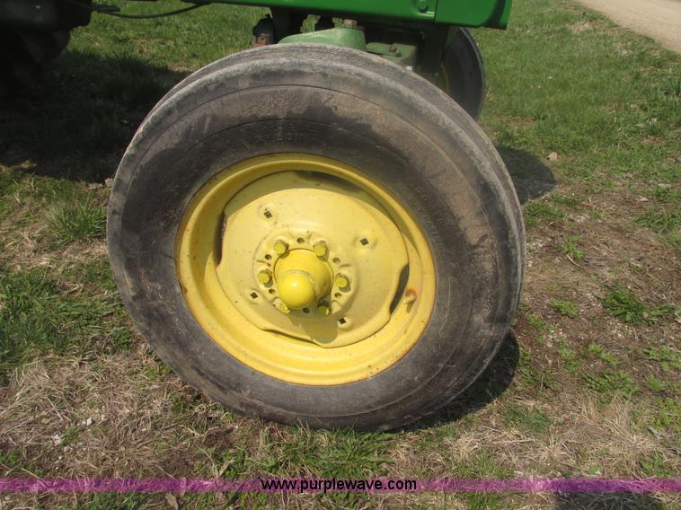 image for item H4677 1979 John Deere 4040 row crop tractor