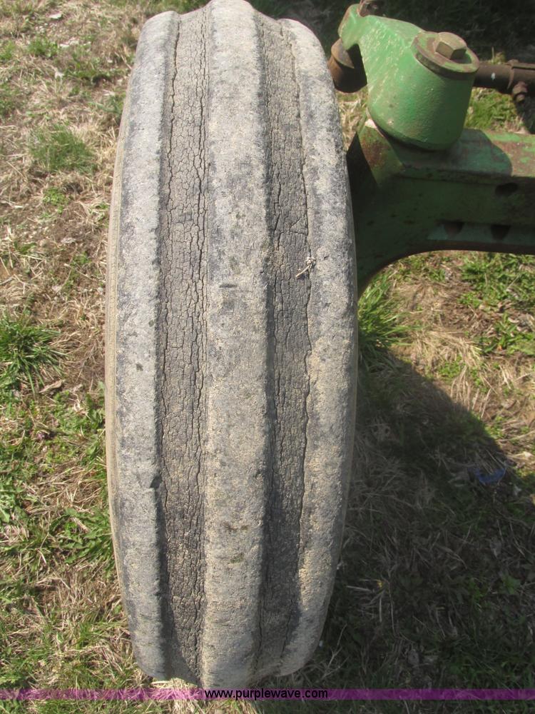 image for item H4677 1979 John Deere 4040 row crop tractor
