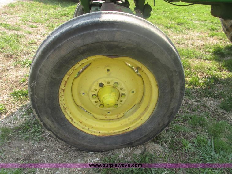 image for item H4677 1979 John Deere 4040 row crop tractor
