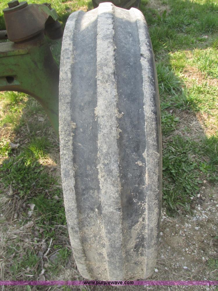 image for item H4677 1979 John Deere 4040 row crop tractor