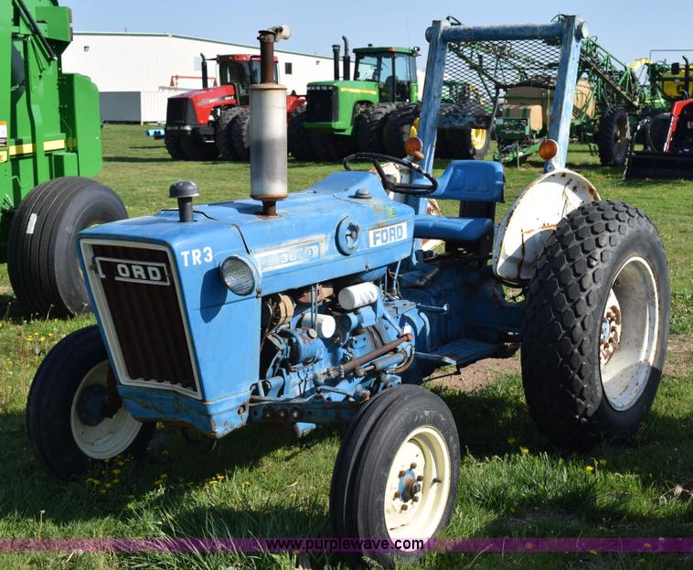 image for item H5142 1977 Ford 3600 tractor