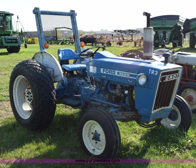 image for item H5142 1977 Ford 3600 tractor