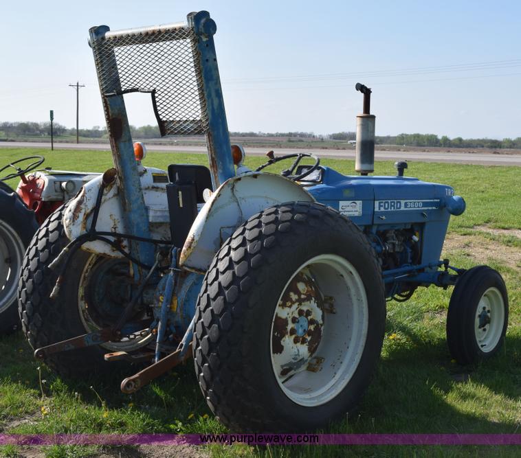 image for item H5142 1977 Ford 3600 tractor