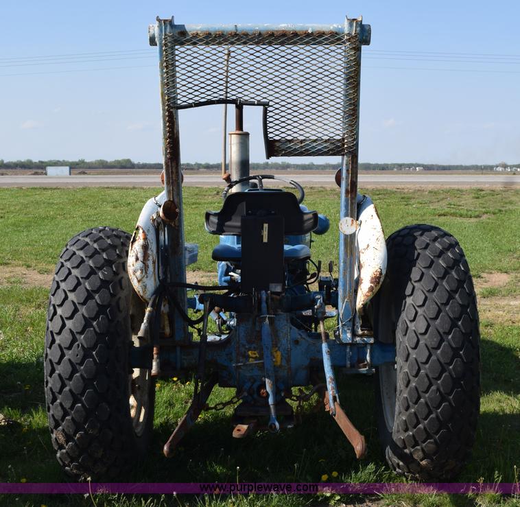 image for item H5142 1977 Ford 3600 tractor