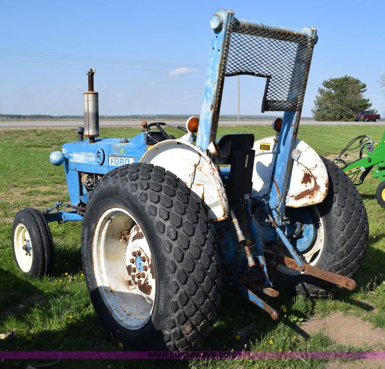 image for item H5142 1977 Ford 3600 tractor
