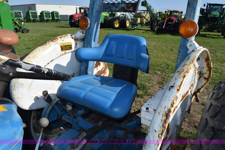 image for item H5142 1977 Ford 3600 tractor