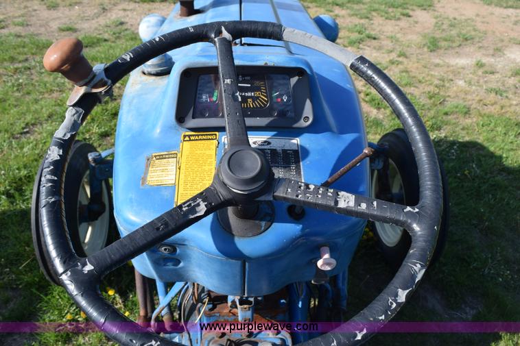 image for item H5142 1977 Ford 3600 tractor